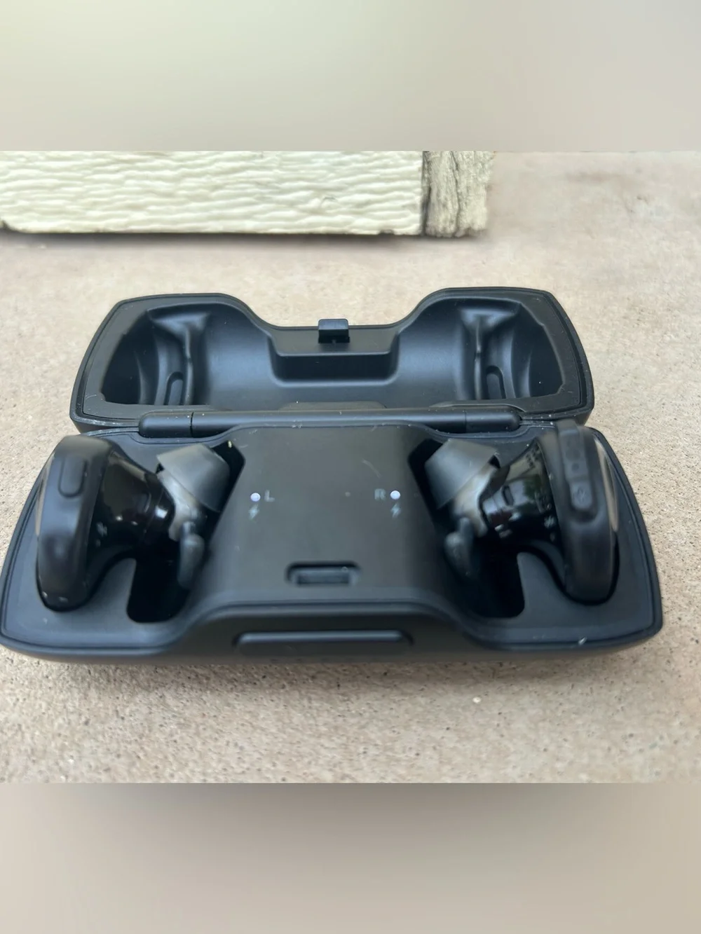 BOSE SoundSport Free Bluetooth Wireless EAR BUDS with Charging Case
